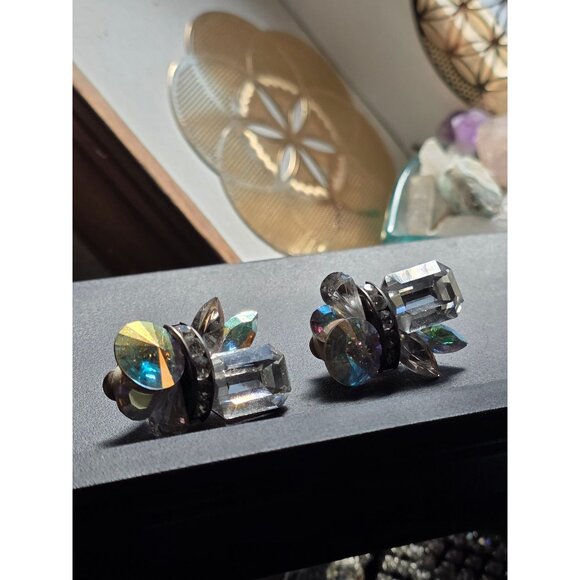 Vintage Aurora Borealis Rhinestone Clip-On Earrings 1.5" - Picture 4 of 9